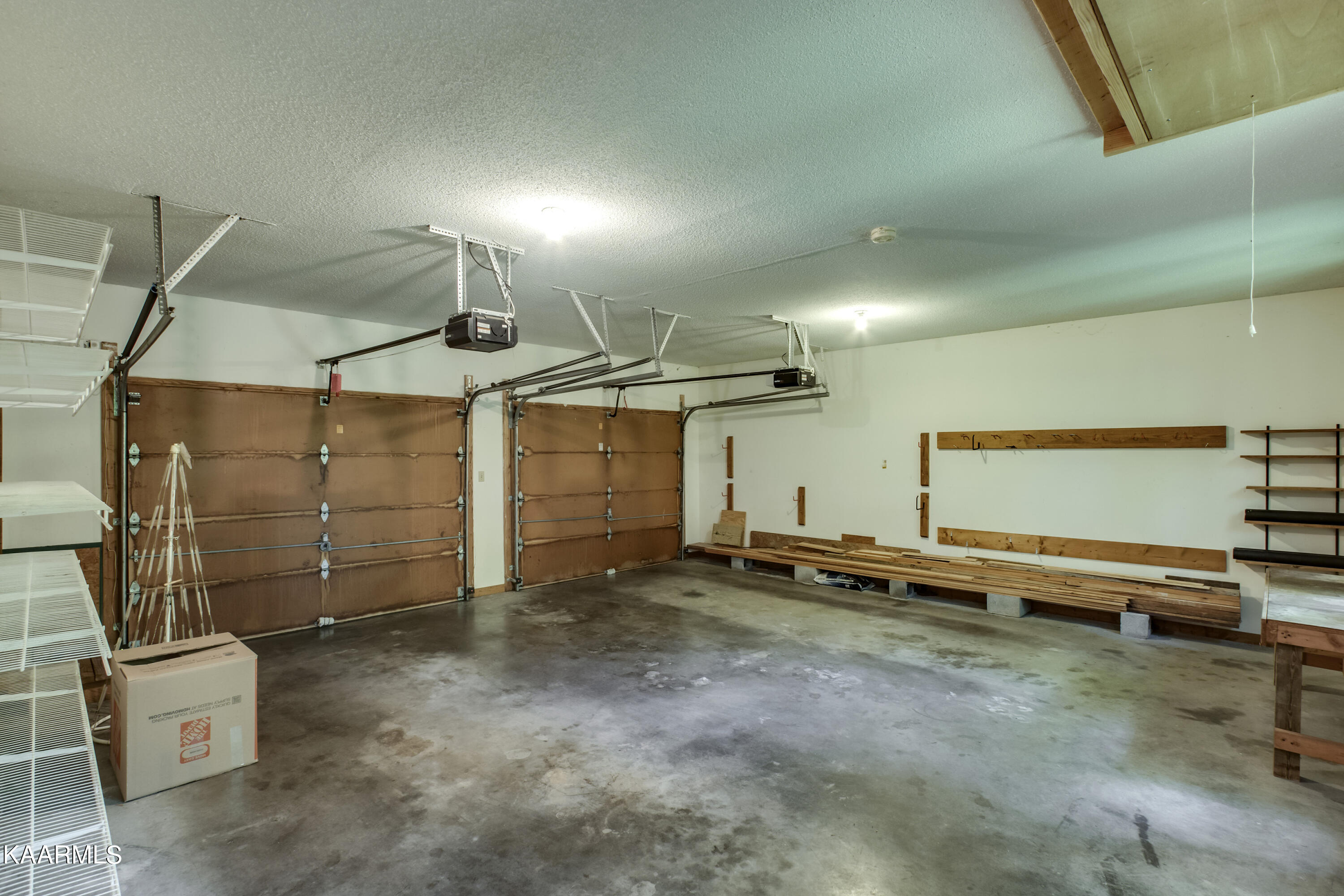 151 Baypath Drive Oak Ridge, TN 37830 - Photo 22 of 60 22_BaypathDrive_151_Garage