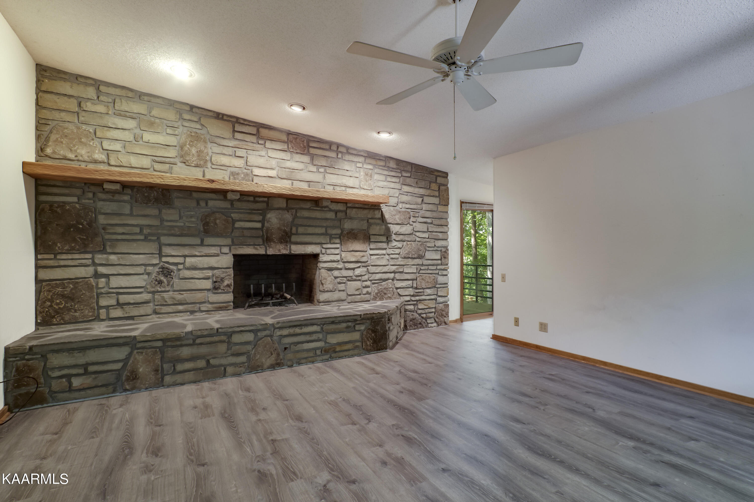 151 Baypath Drive Oak Ridge, TN 37830 - Photo 24 of 60 24_BaypathDrive_151_MasterBedroom01