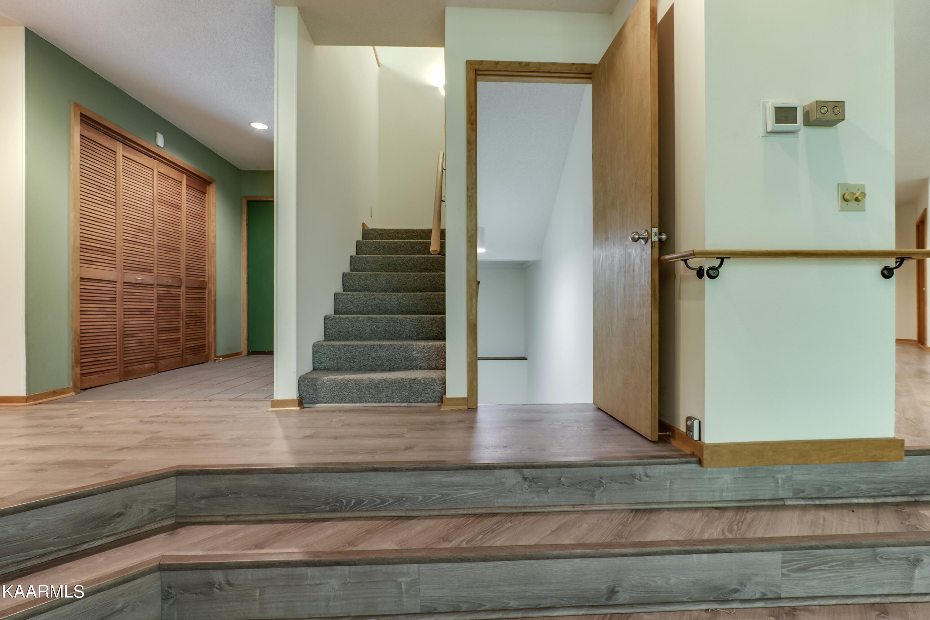 151 Baypath Drive Oak Ridge, TN 37830 - Photo 39 of 60 39_BaypathDrive_151_StairsUp-Down