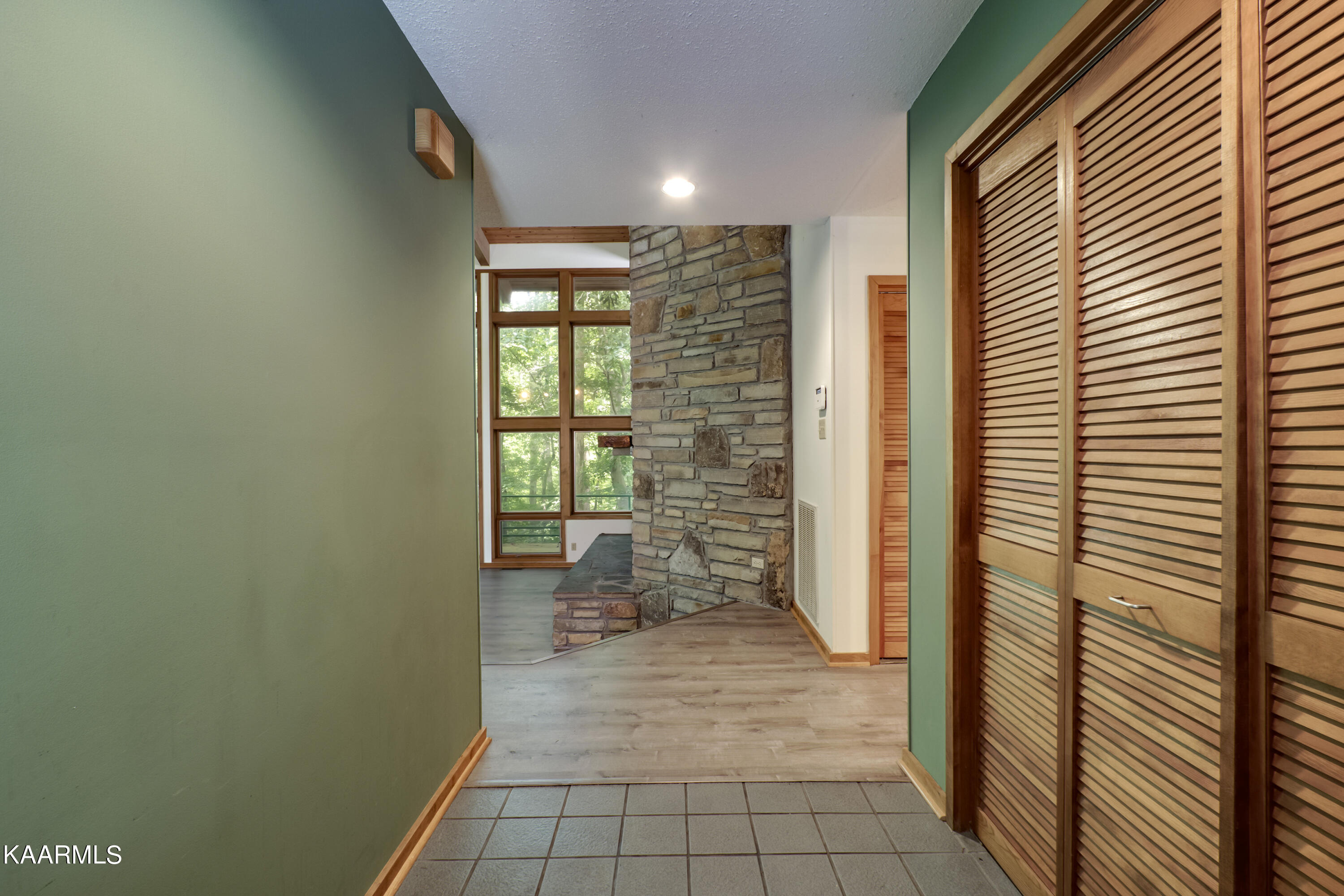 151 Baypath Drive Oak Ridge, TN 37830 - Photo 5 of 60 05_BaypathDrive_151_EntryView