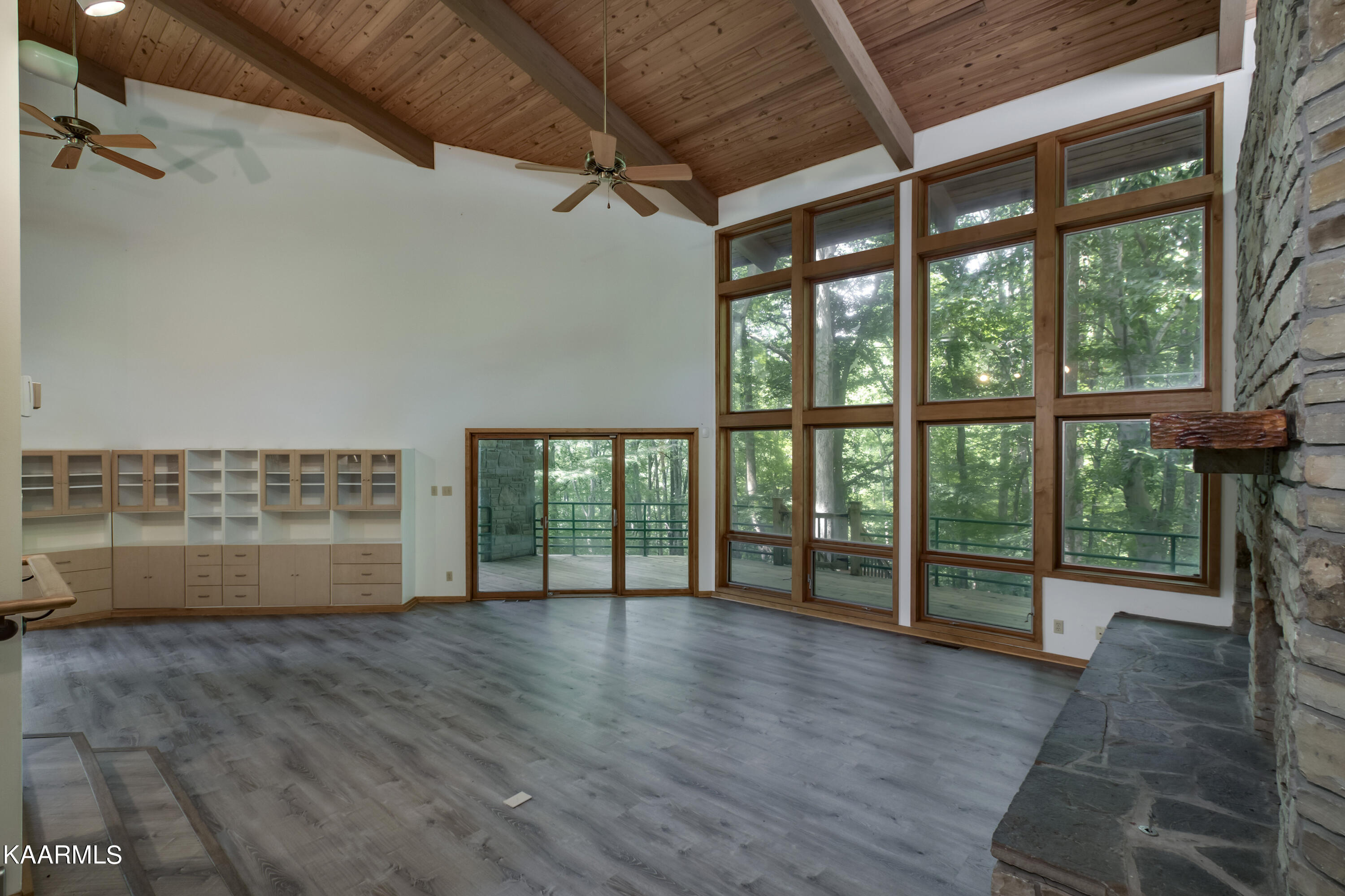151 Baypath Drive Oak Ridge, TN 37830 - Photo 6 of 60 06_BaypathDrive_151_GreatRoom01