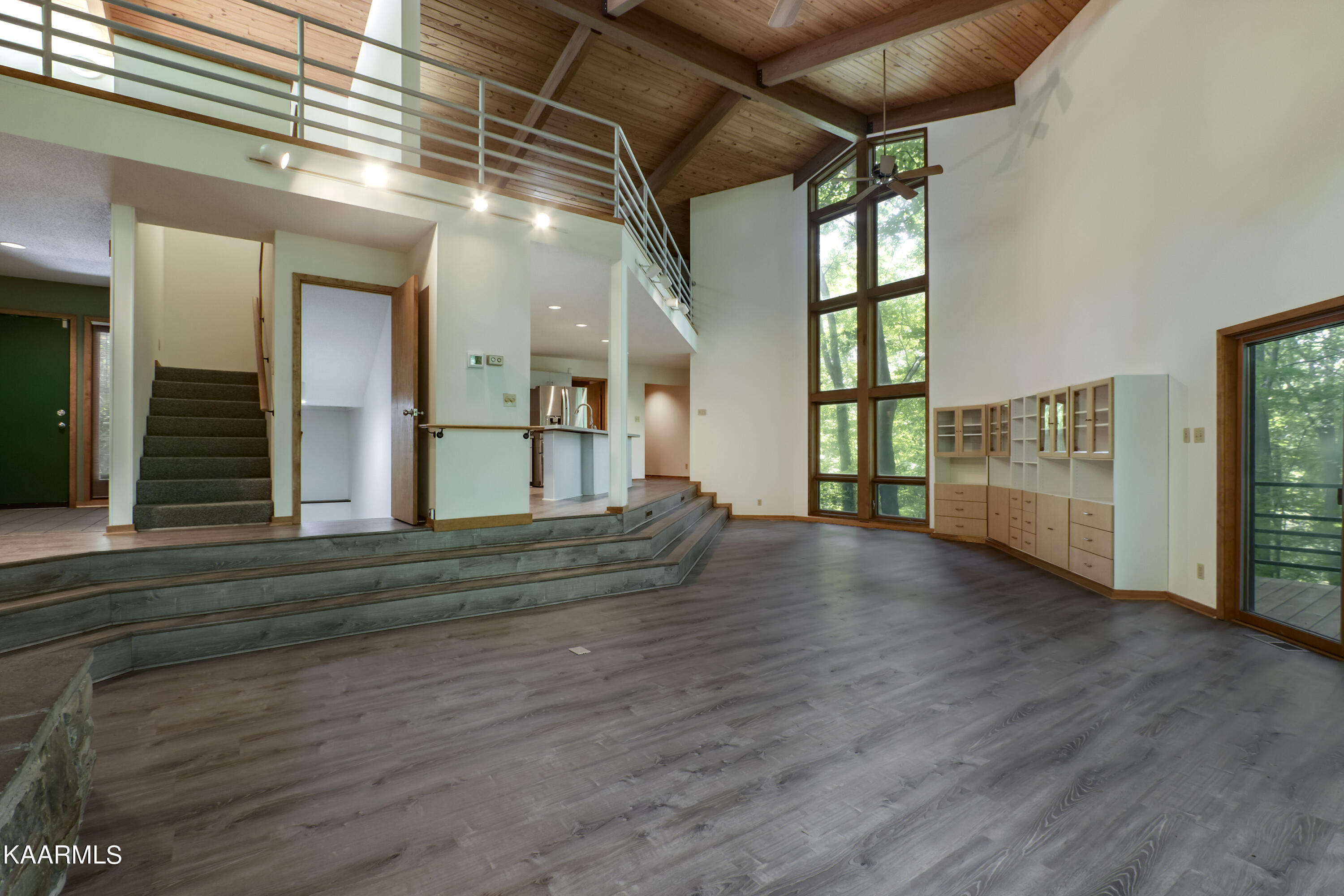 151 Baypath Drive Oak Ridge, TN 37830 - Photo 10 of 60 10_BaypathDrive_151_GreatRoom02