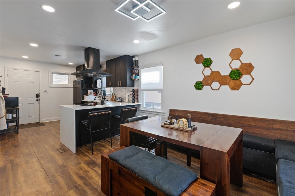 9527 South Damen Avenue Chicago, IL 60643 - Photo 5 of 33 a kitchen with a table and chairs in it