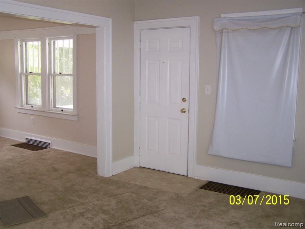 99 Chippewa Road Pontiac, MI 48341 - Photo 3 of 18