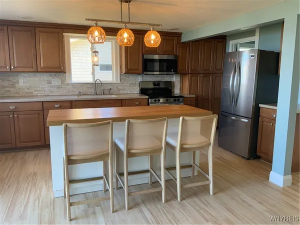 $359,900 | 15951 Edrose Shore, Kendall, NY 14477