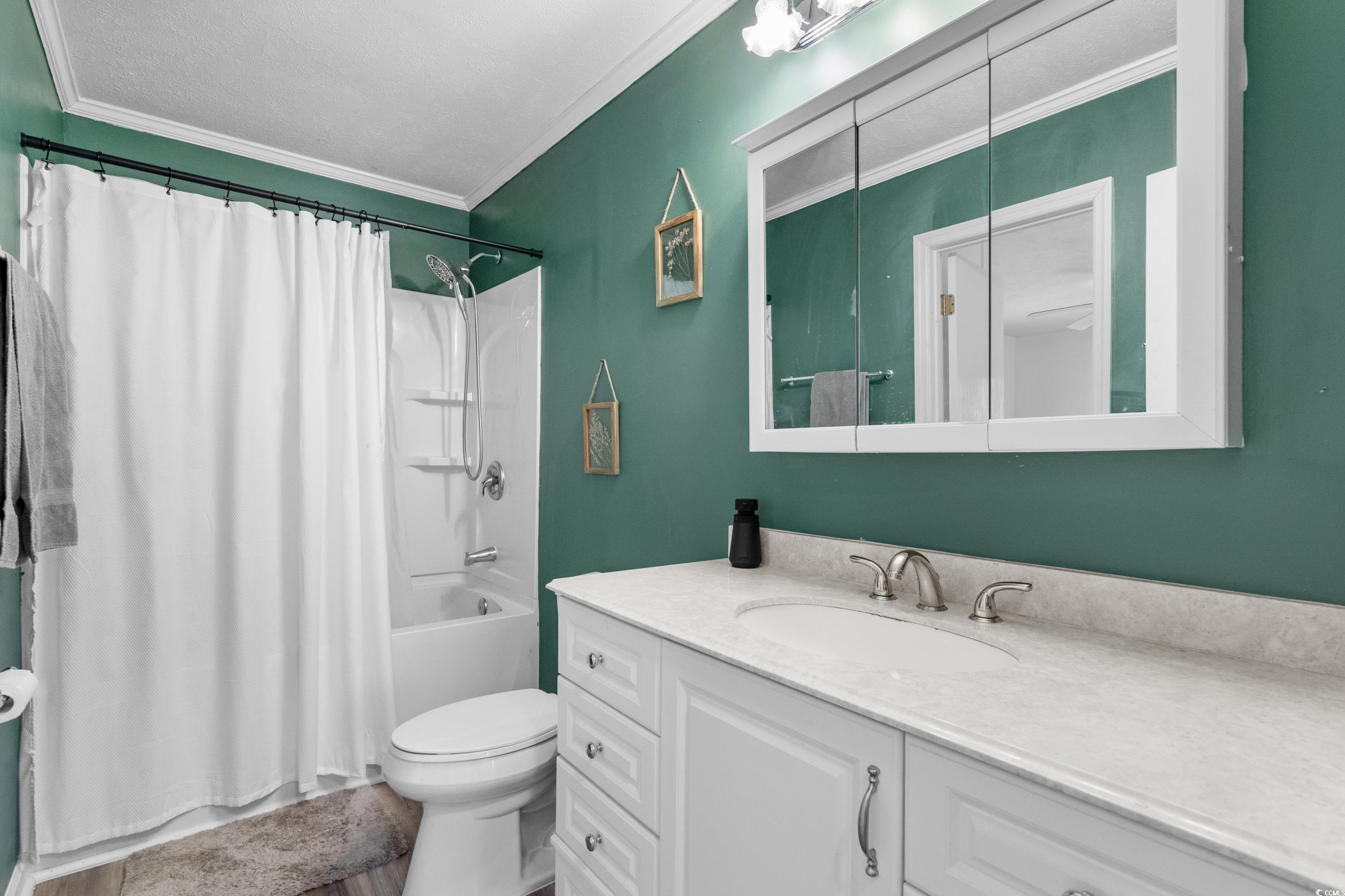 140 Flag Patch Road Loris, SC 29569 - Photo 27 of 38 Full bath with ornamental molding, shower / tub co