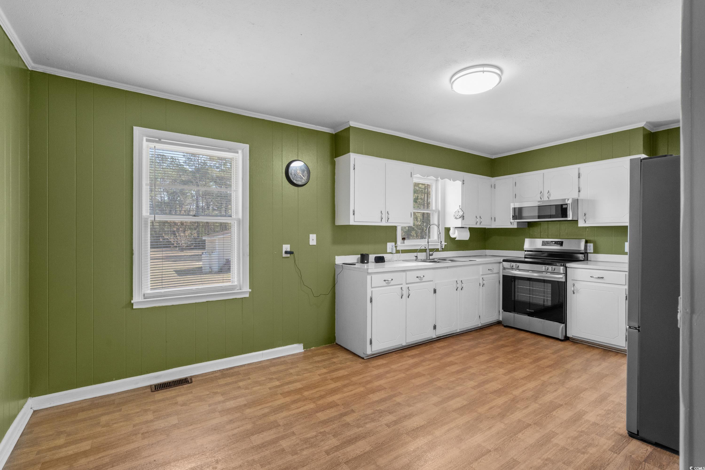 140 Flag Patch Road Loris, SC 29569 - Photo 9 of 38 Kitchen with crown molding, light countertops, app