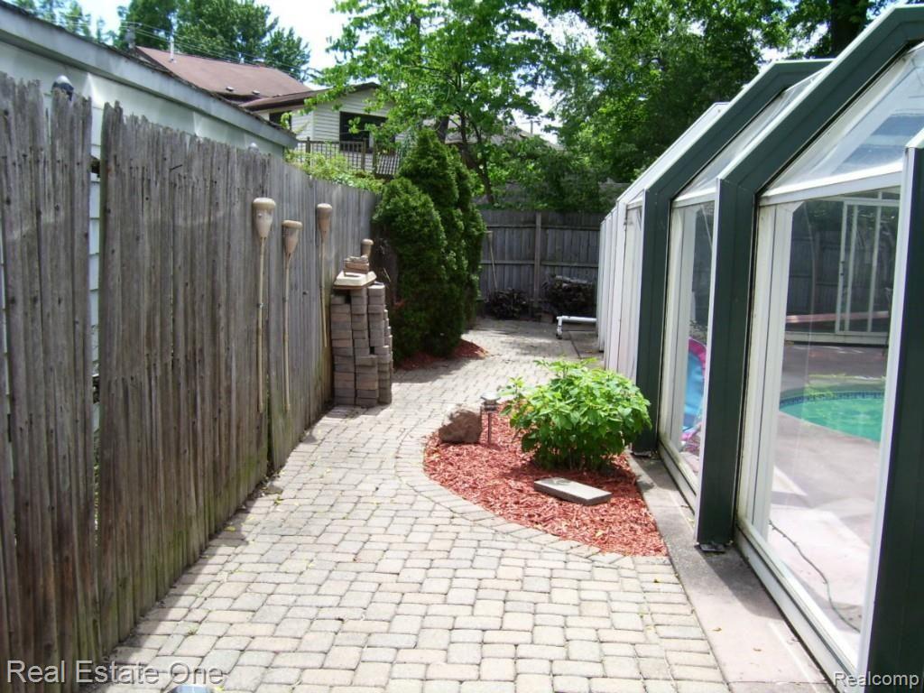 1533 Crooks Road Royal Oak, MI 48067 - Photo 7 of 30 100_1026.jpg