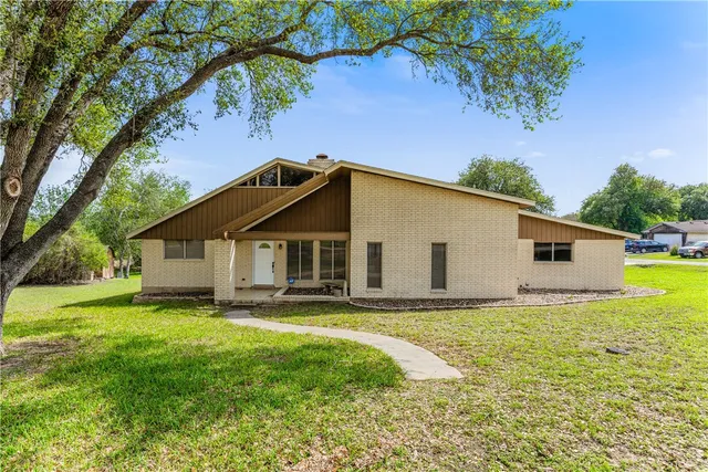 $2,500 | 3935 Monta Drive, Robstown, TX 78380