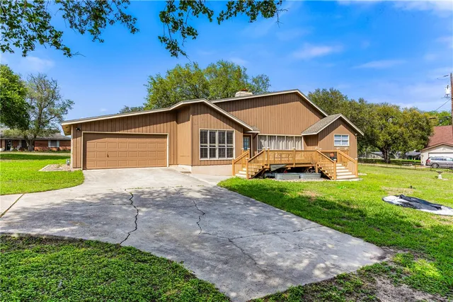 $2,500 | 3935 Monta Drive, Robstown, TX 78380