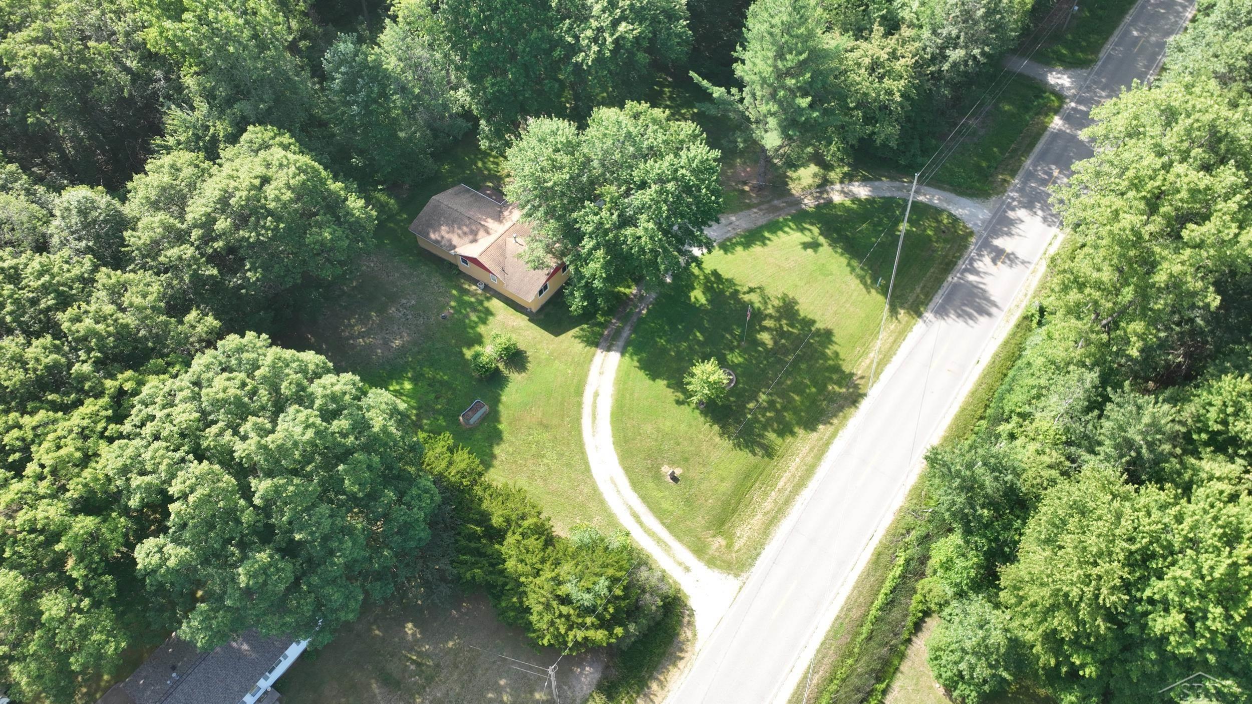 549 South 8 Mile Road Midland, MI 48640 - Photo 13 of 55 50213614-65bb0600-9519-4ce2-a4b4-e1504abbebf9.JPG
