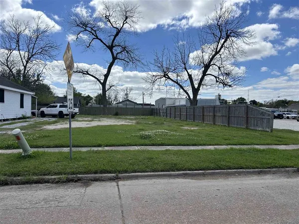 $16,700 | 806 Orange Street, Lake Charles, LA 70601