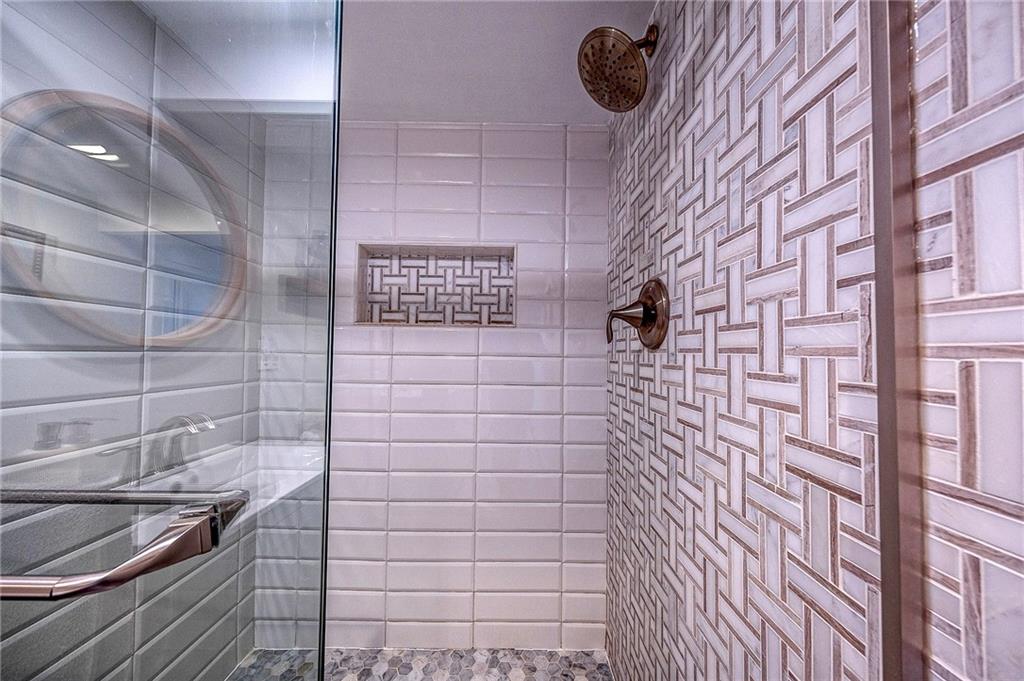 476 Haverhill Road Pittsburgh, PA 15228 - Photo 28 of 36 a bathroom with a shower