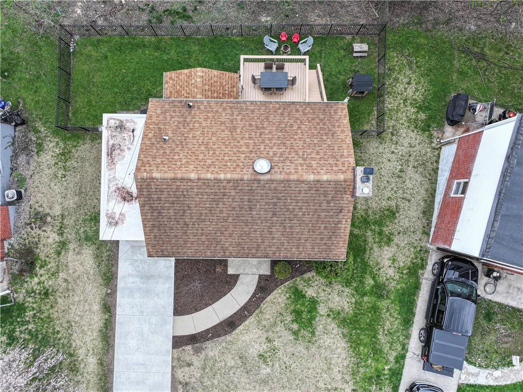 476 Haverhill Road Pittsburgh, PA 15228 - Photo 34 of 36 an aerial view of a house with a yard and trees