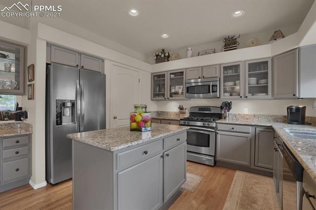 734 Capeglen Road Colorado Springs, CO 80906 - Photo 8 of 45