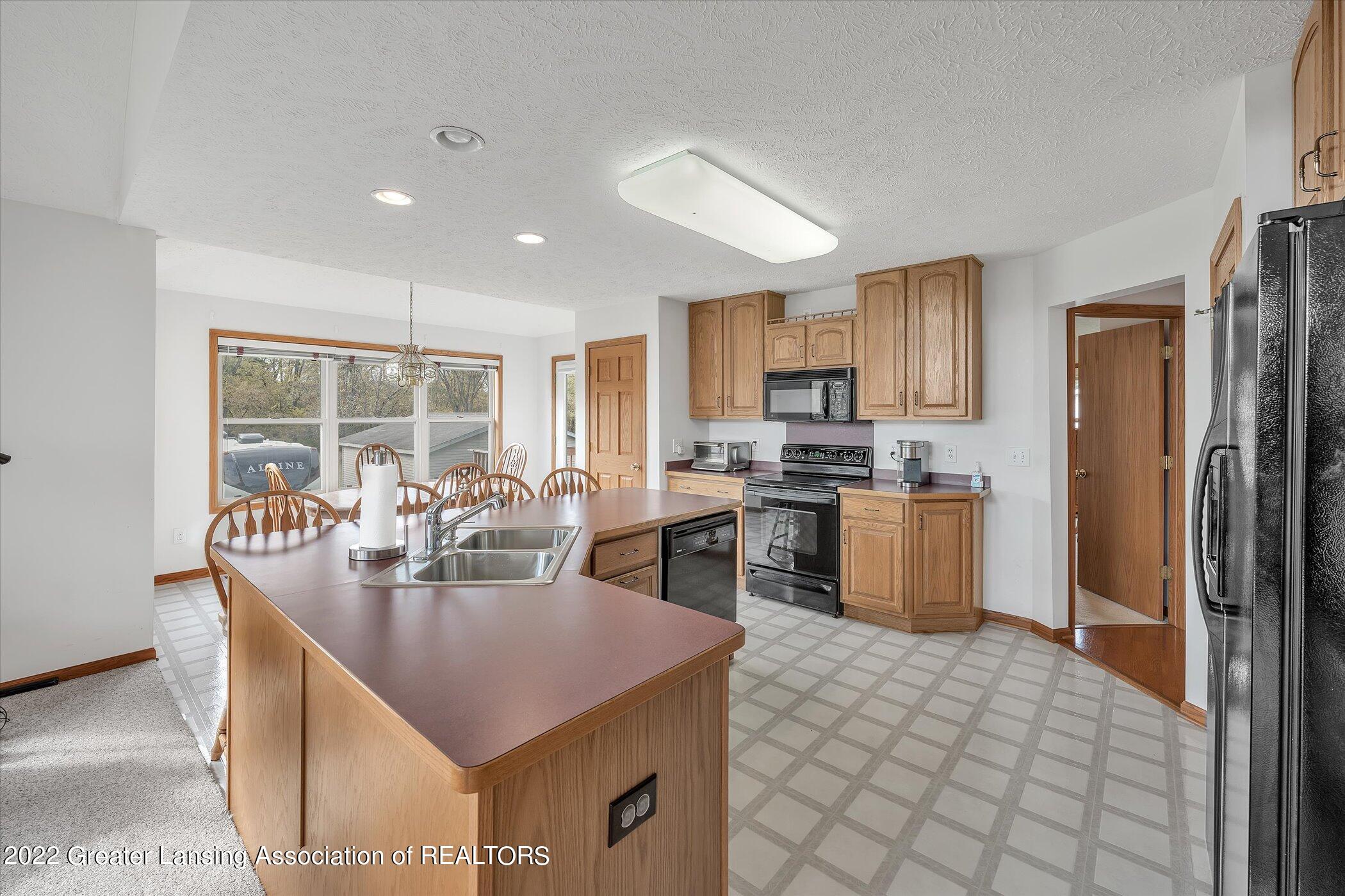 7237 Williams Road Lansing, MI 48911 - Photo 11 of 38 11-7237-Williams-Rd-WindowStill-Real-Est
