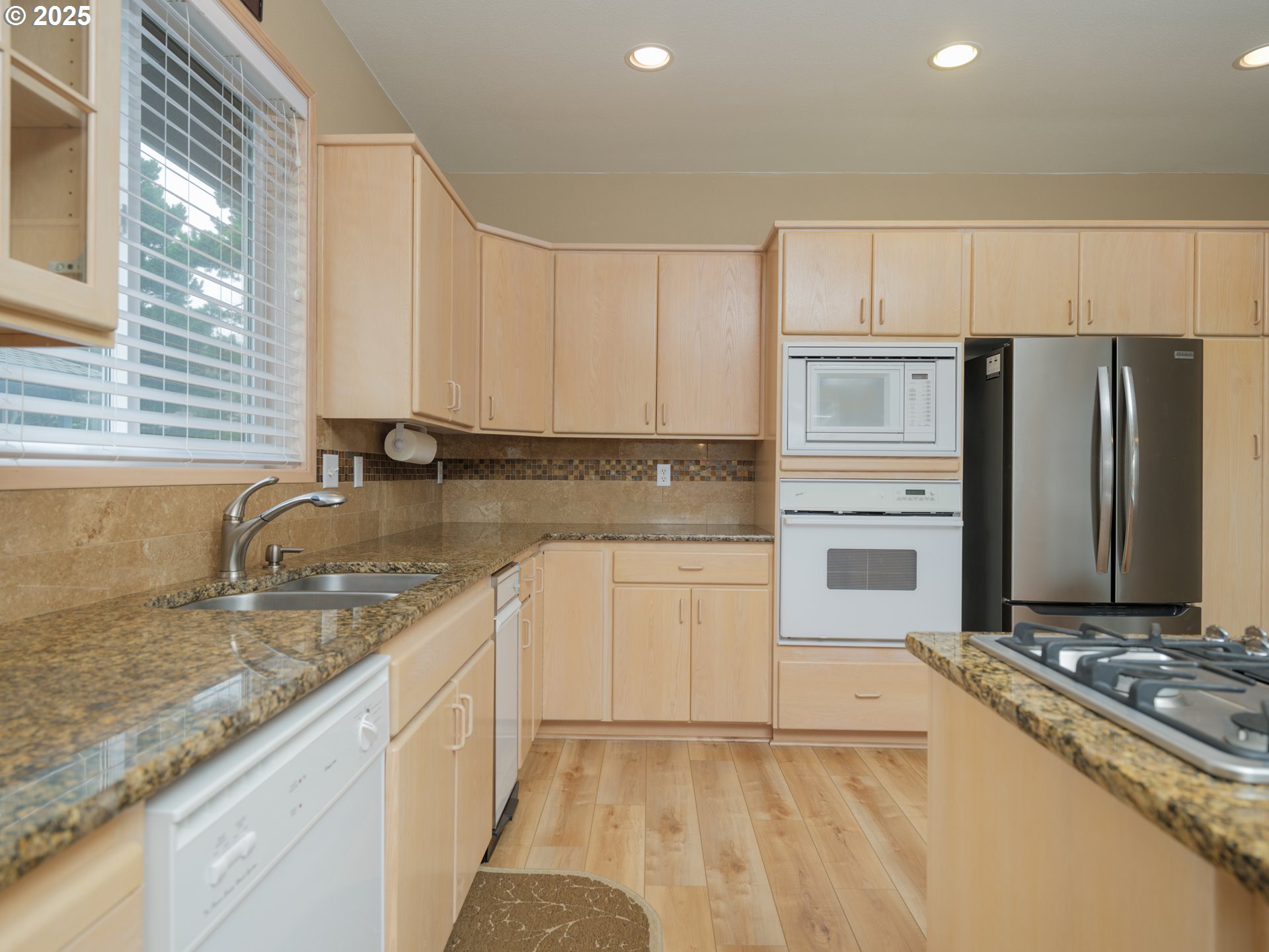 663 South Hemlock Street Cannon Beach, OR 97110 - Photo 15 of 27 Kitchen