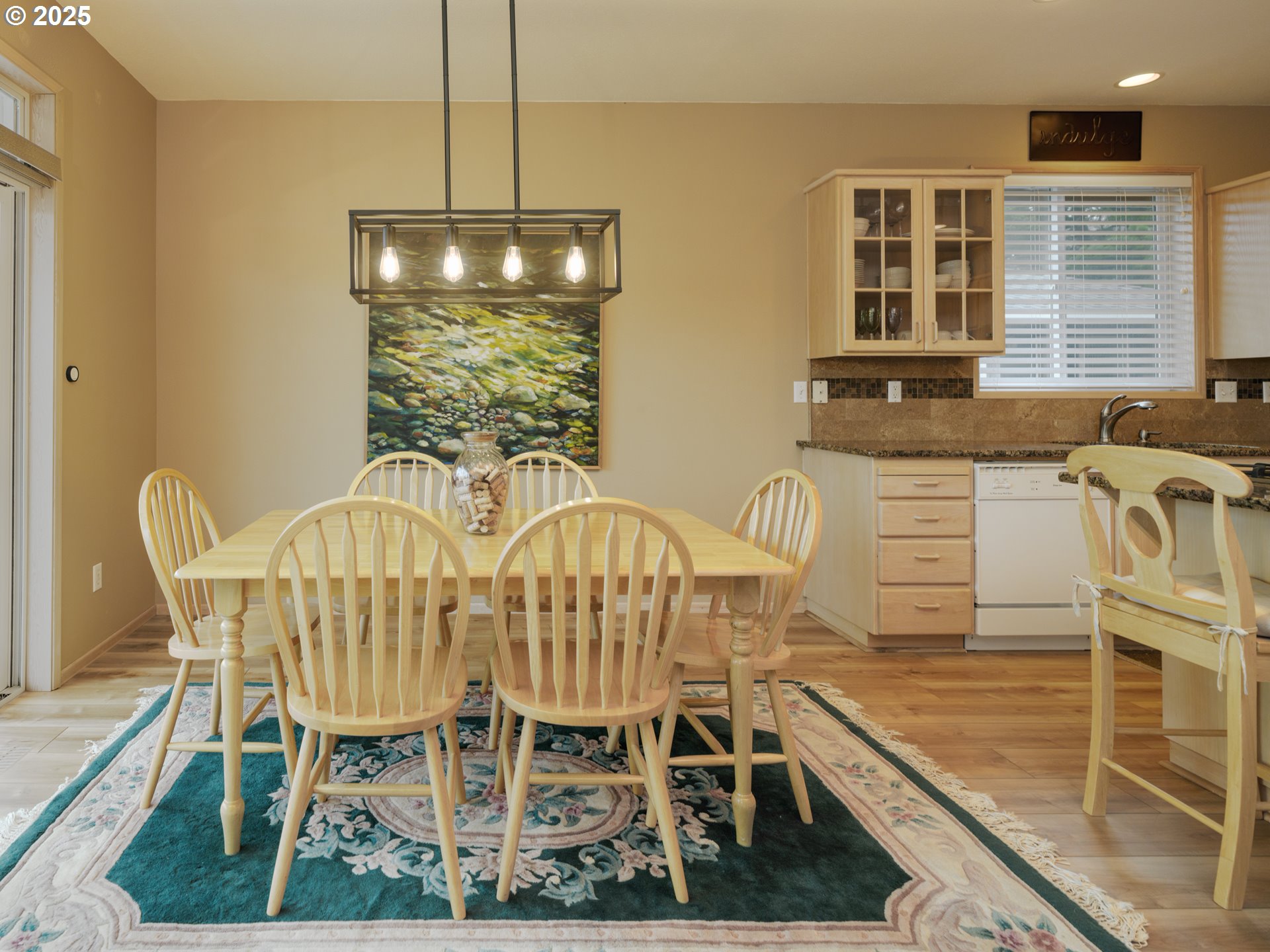 663 South Hemlock Street Cannon Beach, OR 97110 - Photo 16 of 27 Dining Area