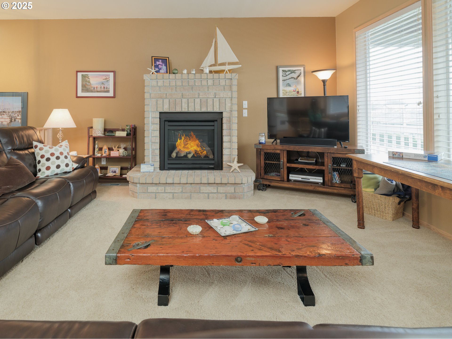 663 South Hemlock Street Cannon Beach, OR 97110 - Photo 18 of 27 Fireplace Gas