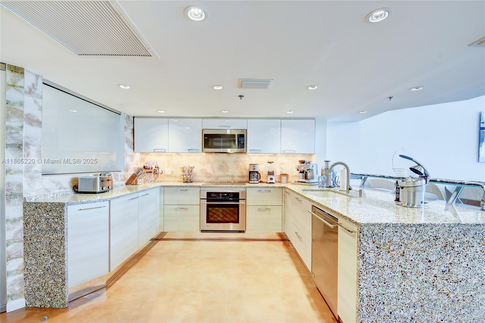 5445 Collins Avenue, Unit P2 Miami Beach, FL 33140 - Photo 11 of 62