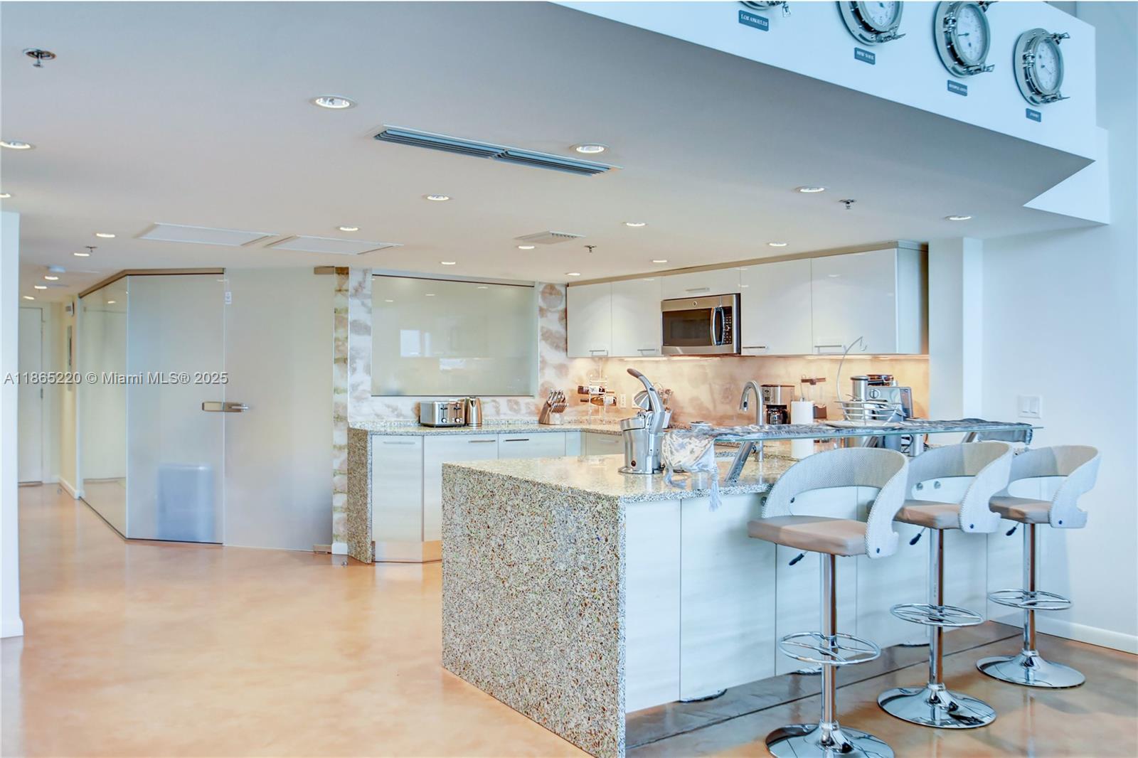 5445 Collins Avenue, Unit P2 Miami Beach, FL 33140 - Photo 13 of 62 Fabulous open kitchen