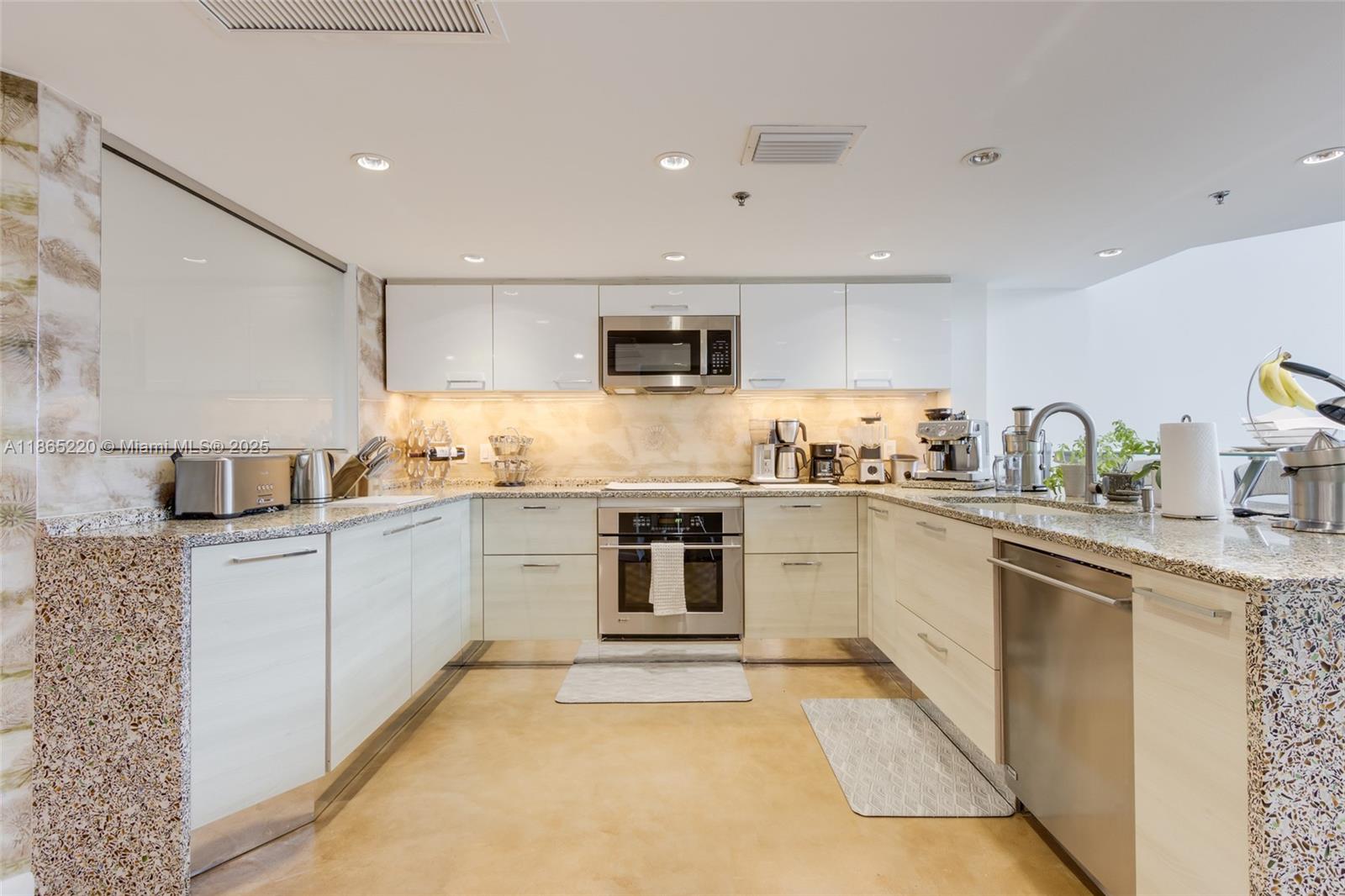 5445 Collins Avenue, Unit P2 Miami Beach, FL 33140 - Photo 47 of 62