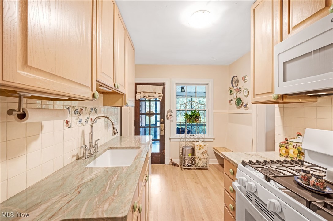 2576 South Taylor Road Cleveland Heights, OH 44118 - Photo 9 of 28
