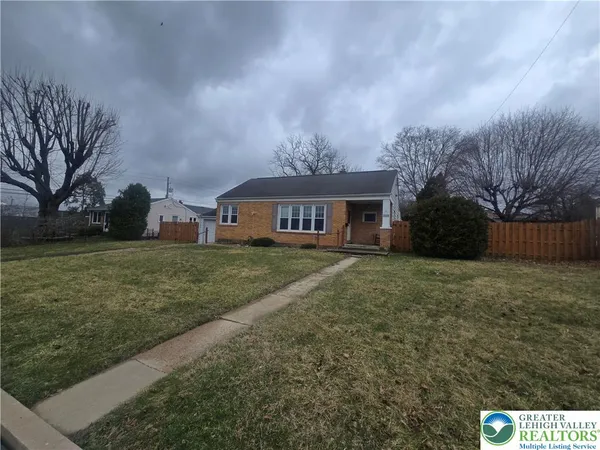 $2,300 | 3129 Moravian Avenue, Allentown, PA 18103
