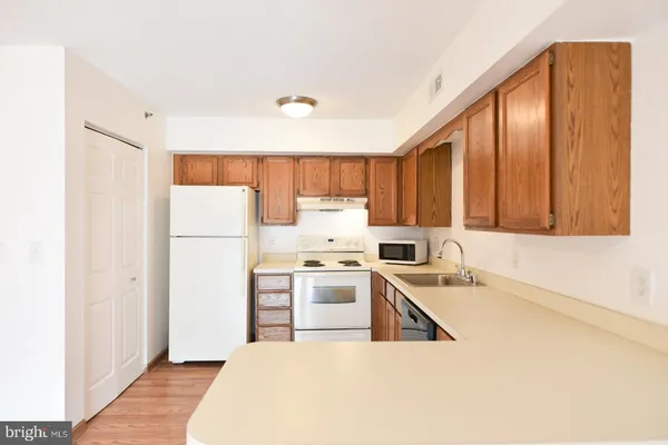 $1,800 | 14300 Jarvis Avenue, Unit A202, Ocean City, MD 21842