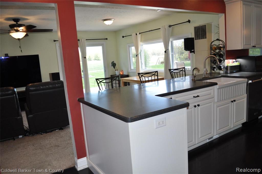 5675 Pinckney Road Howell, MI 48843 - Photo 11 of 36
