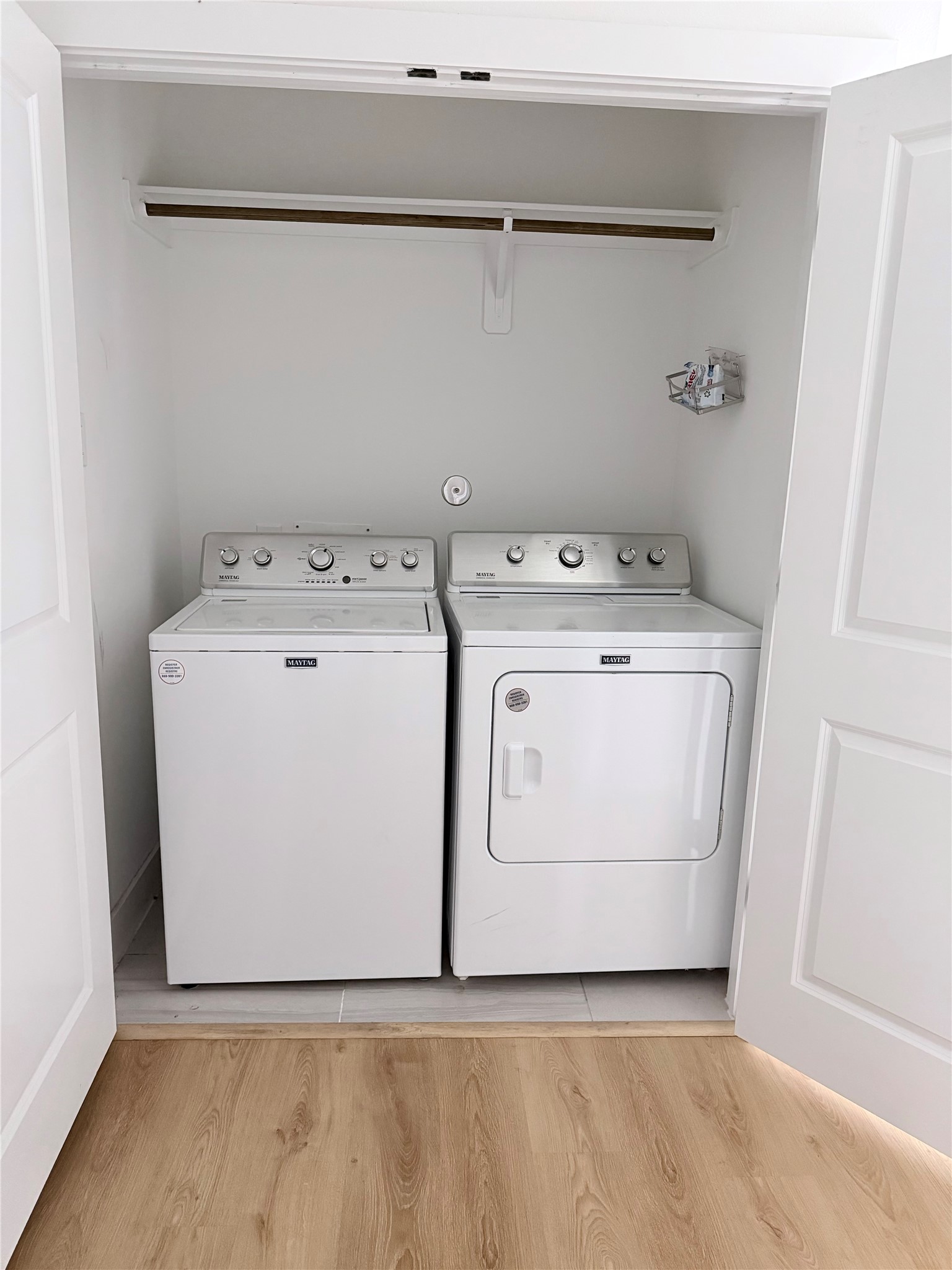 5928 Conley Street Houston, TX 77021 - Photo 9 of 12 a utility room with dryer and washer