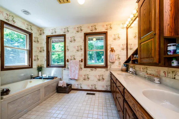 $575,000 | 4047 Wildon Court, Buchanan, MI 49107