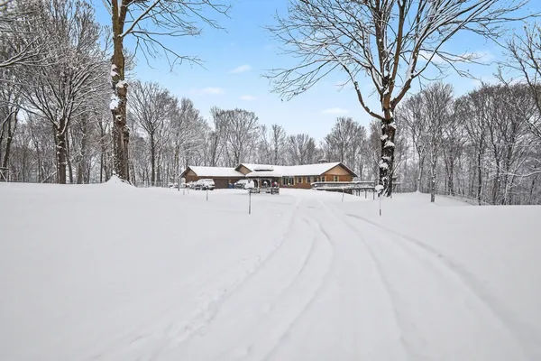 $575,000 | 4047 Wildon Court, Buchanan, MI 49107
