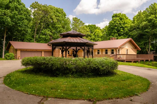 $575,000 | 4047 Wildon Court, Buchanan, MI 49107