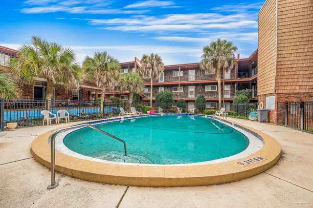 $149,900 | 300 Bayou Boulevard, Unit 113, Pensacola, FL 32503
