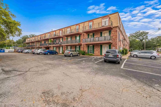 $149,900 | 300 Bayou Boulevard, Unit 113, Pensacola, FL 32503