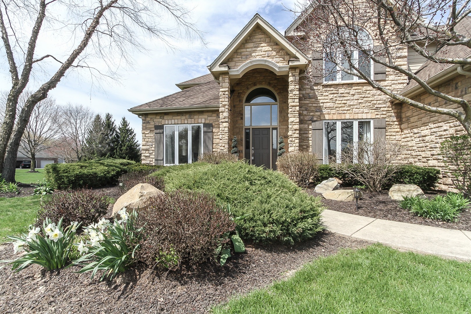 6N734 Henricksen Road St. Charles, IL 60175 - Photo 2 of 40 a front view of a house with garden