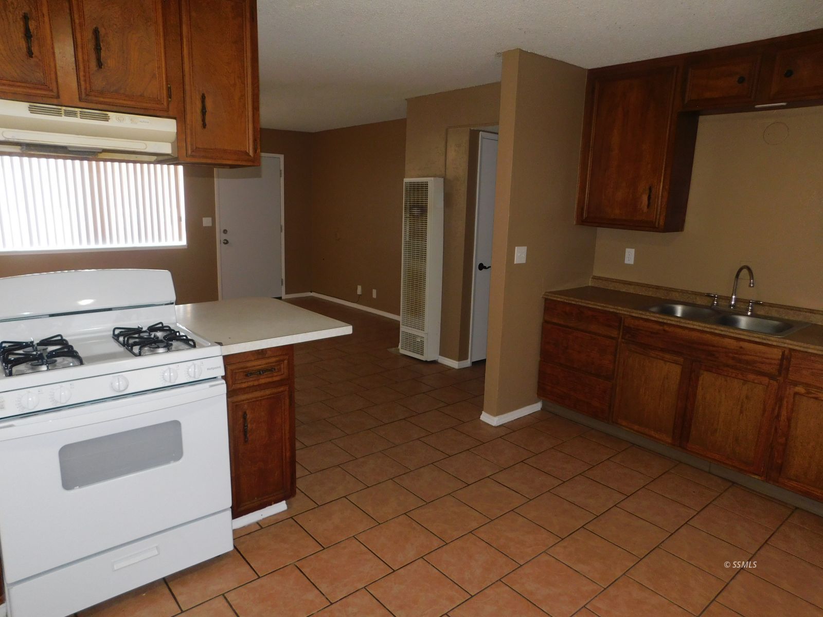 640 Commercial Avenue Ridgecrest, CA 93555 - Photo 4 of 9