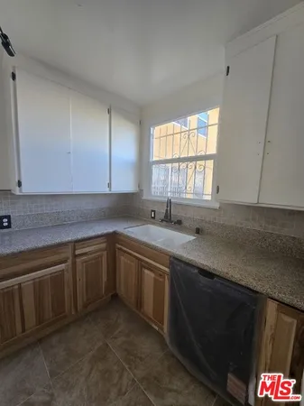 $2,750 | 3311 1/2 West 78th Street, Unit 112, Los Angeles, CA 90043