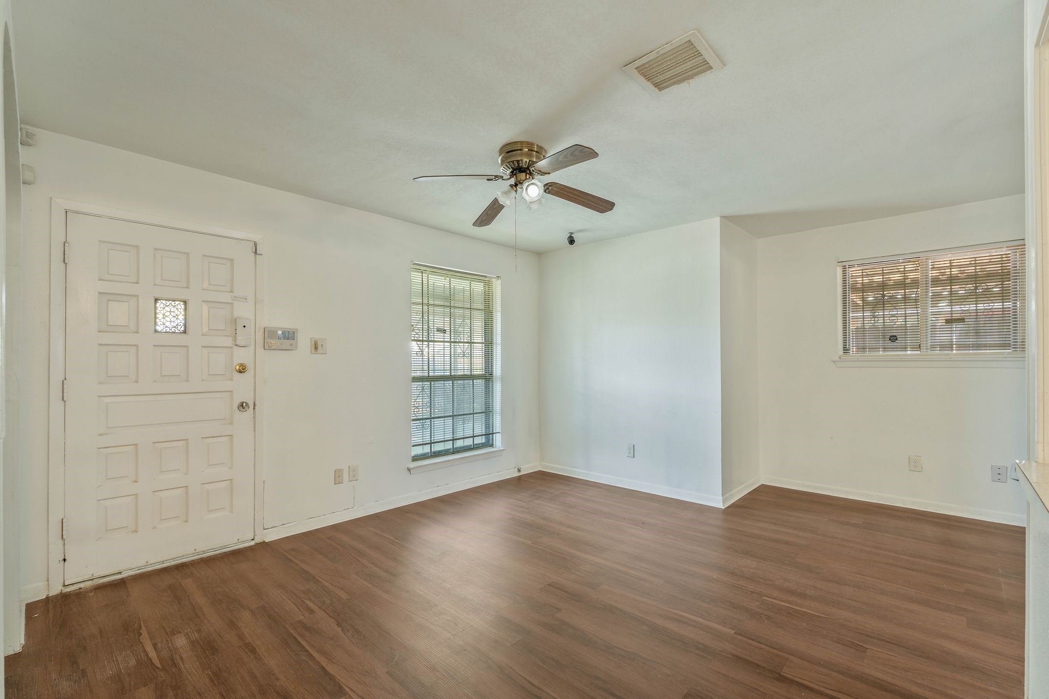 11050 Vailview Drive Houston, TX 77016 - Photo 6 of 20