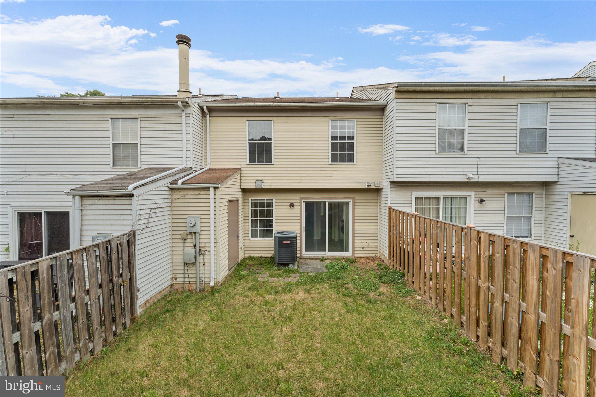 2753 Bixby Road Woodbridge, VA 22193 - Photo 18 of 22 a view of a house with a wooden fence