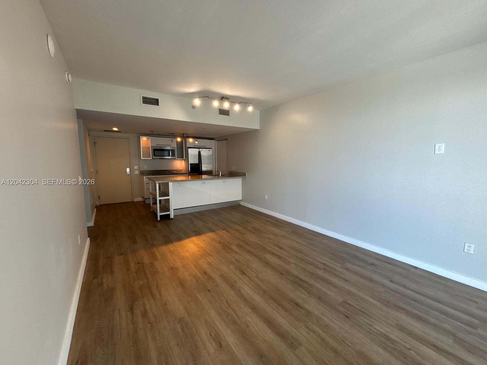 185 Southwest 7th Street, Unit 1410 Miami, FL 33130 - Photo 5 of 8