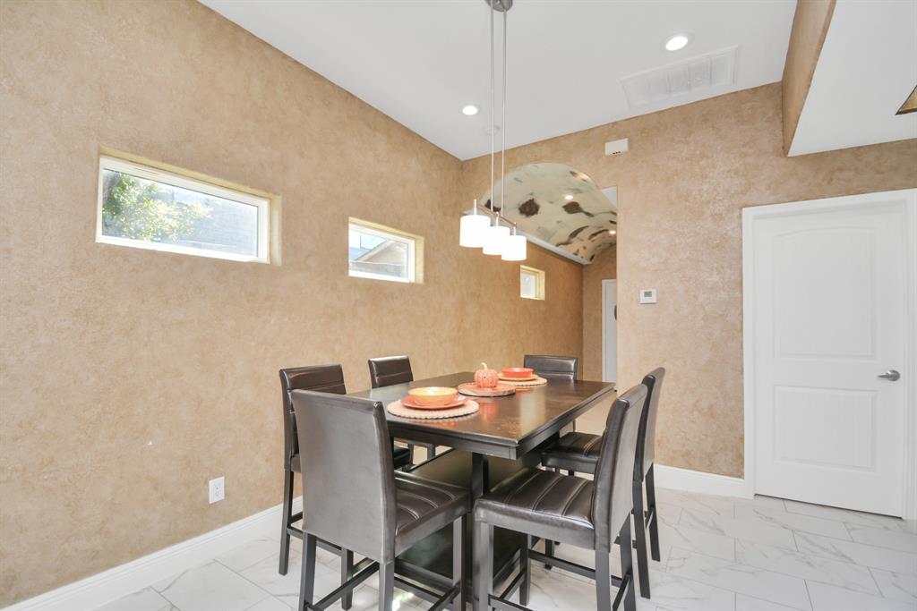 2705 Fox Street Houston, TX 77003 - Photo 7 of 20 a dining room with furniture and window