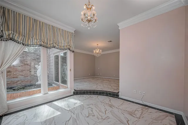 a view of entryway with an empty room