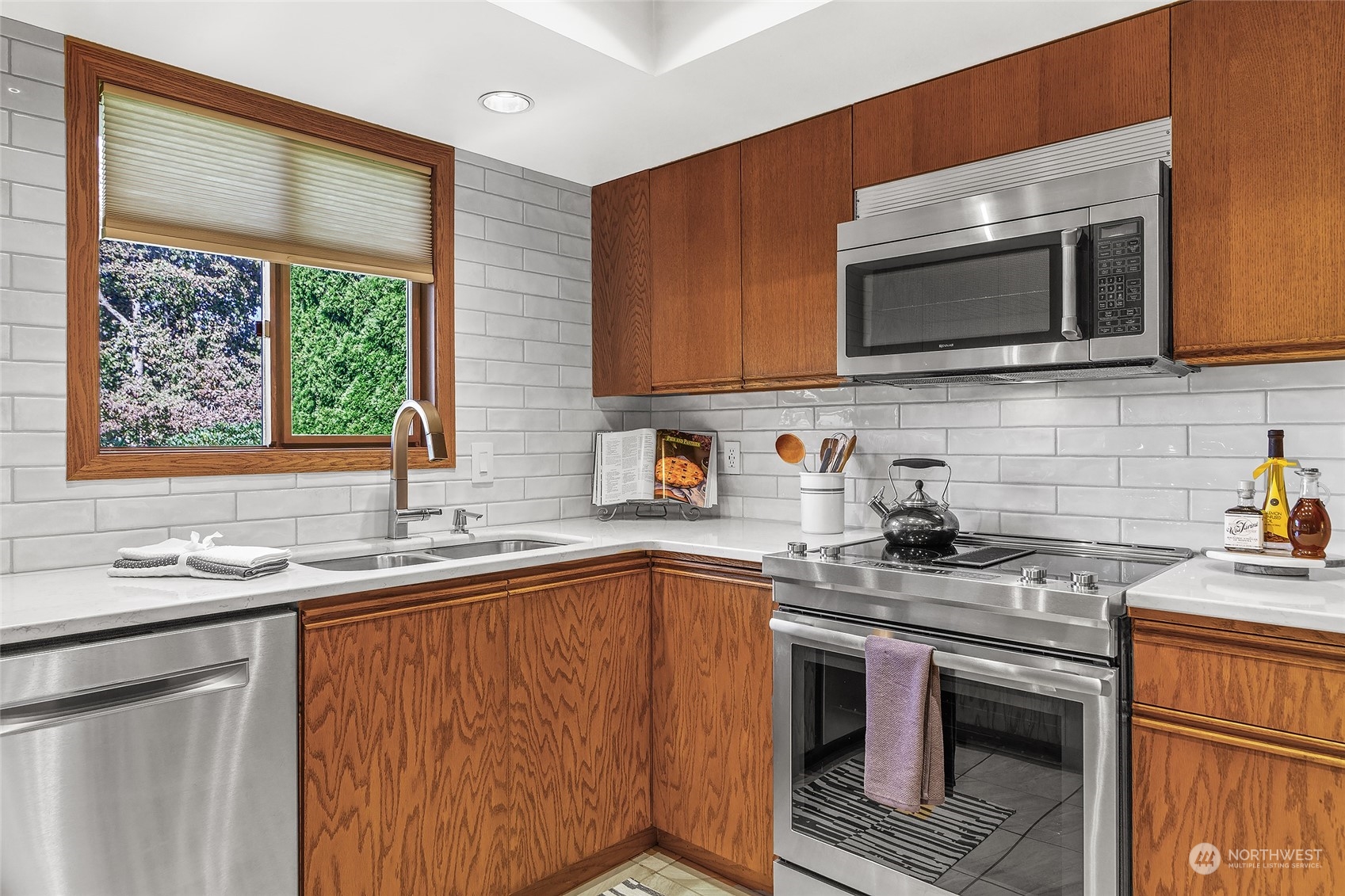 9913 Northeast 202nd Street Bothell, WA 98011 - Photo 14 of 37