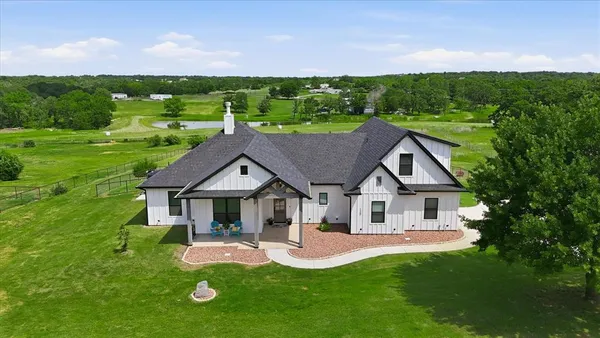 $669,999 | 120 Grace Vw Road, Weatherford, TX 76088