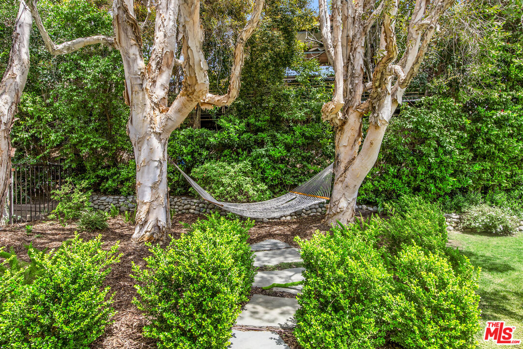 2124 Eric Drive Los Angeles, CA 90049 - Photo 30 of 30 a view of a garden