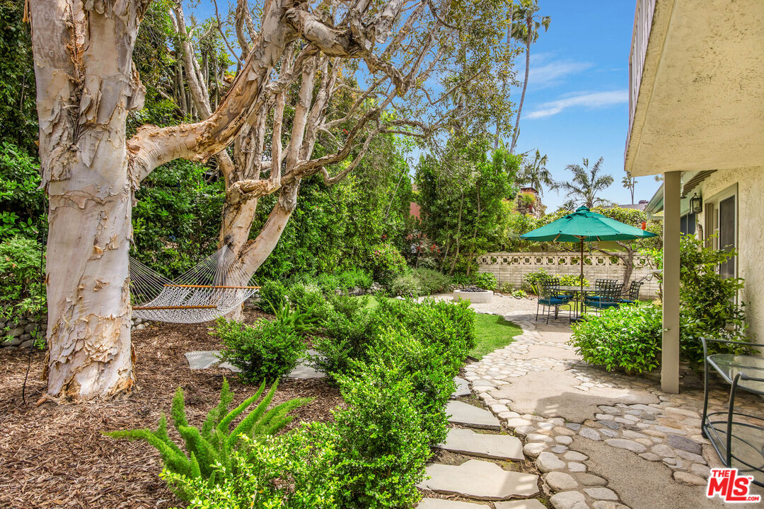 2124 Eric Drive Los Angeles, CA 90049 - Photo 4 of 30 a view of a back yard