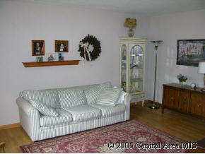 1352 Valley Drive Springfield, IL 62702 - Photo 3 of 9