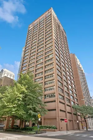 $2,200 | 247 East Chestnut Street, Unit 1204, Chicago, IL 60611